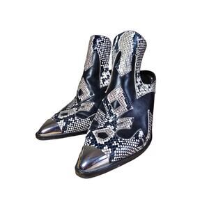 Gianni Bini Maerren Western Snake Print Capped Toe, ankle booties size 6 M